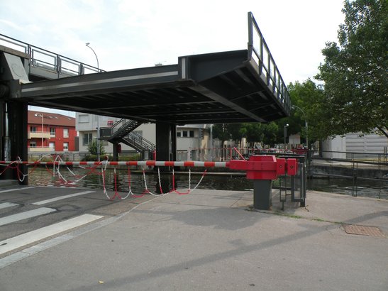  Pont levant